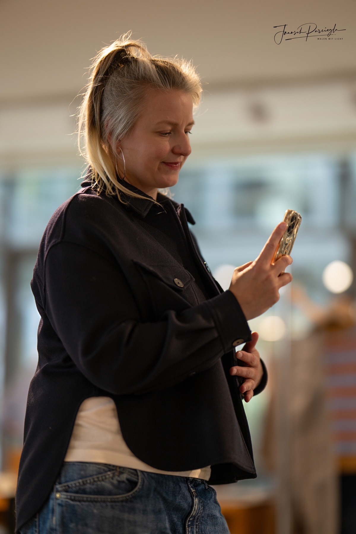 Anna Parsiegla teilt neue Styles im WhatsApp-Broadcast